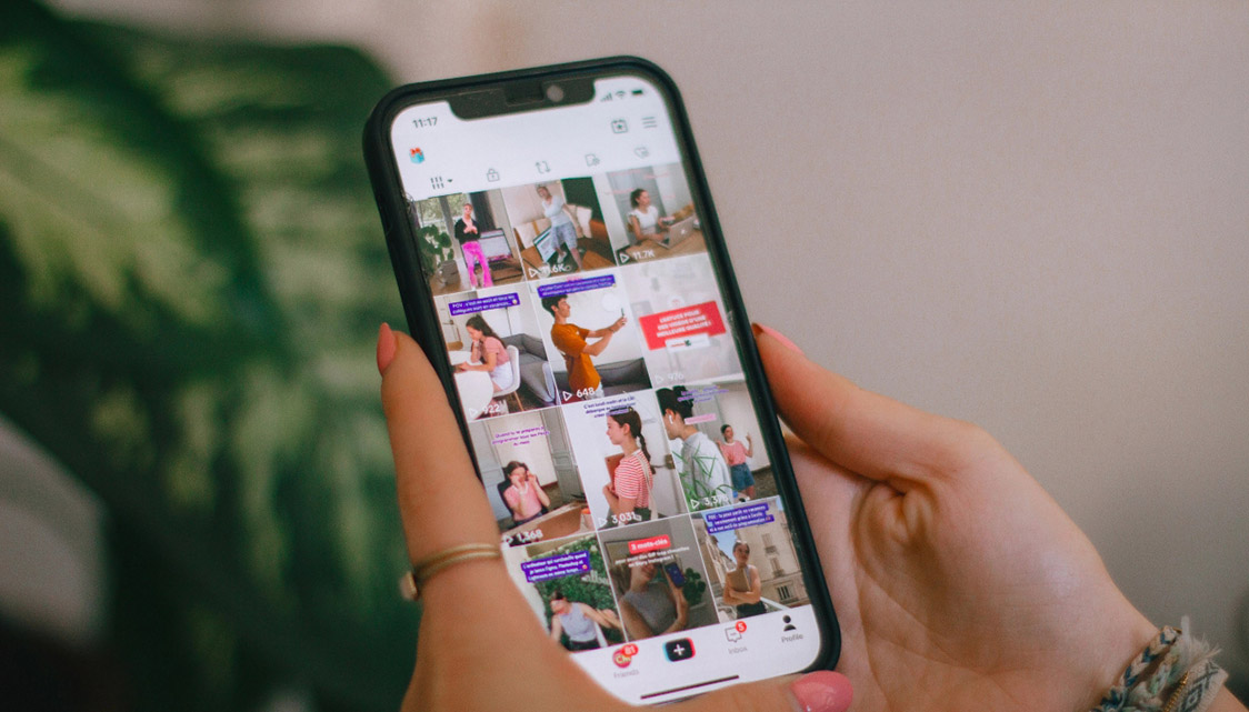 Etiqueta de contenido generado con IA en TikTok